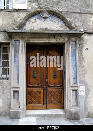 Des portes à Saint-Tropez dans le Var région du sud de la France Banque D'Images