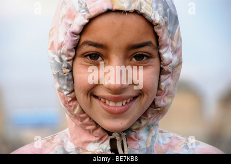 Un portrait d'une jeune fille afghane appauvris, prises à la périphérie de Kaboul, Afghanistan. Banque D'Images