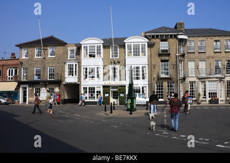 L'hôtel Swan et de la mairie de la Place du marché, Southwold, Suffolk, Angleterre, Royaume-Uni. Banque D'Images