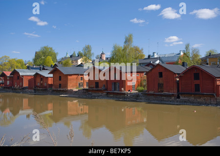 La Finlande, le sud de la Finlande, Porvoo, rouge-ocre peint shore maisons, bâtiments de stockage riverside Banque D'Images