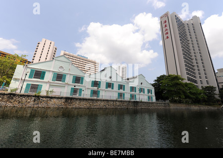 Hôtel Miramar, vue sur la rivière et de vieux entrepôts sur la rivière Singapour, Singapour Banque D'Images