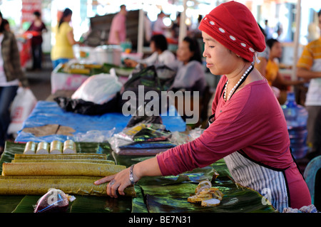 Street food court de Jambi, Sumatra, Indonésie Banque D'Images