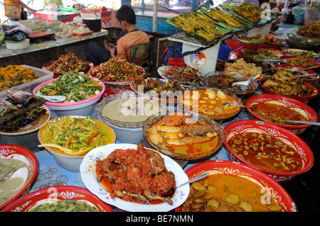 Street food court de Jambi, Sumatra, Indonésie Banque D'Images