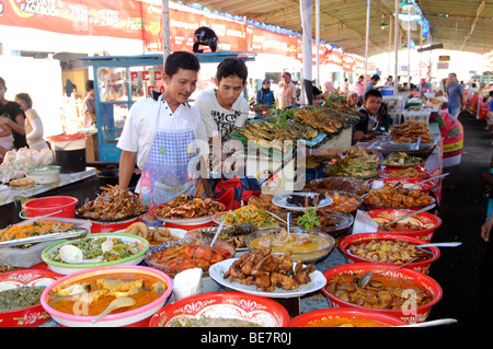 Street food court de Jambi, Sumatra, Indonésie Banque D'Images