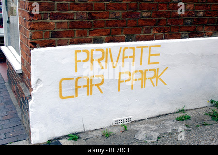 Parking privé signe sur mur , Newport Pagnell , Angleterre , Royaume-Uni Banque D'Images