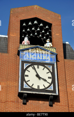 Centre Commercial Arcadia Ealing Broadway, horloge, Ealing, London Borough of Ealing, Greater London, Angleterre, Royaume-Uni Banque D'Images