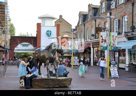 L'Équitation Shopping, Ealing Broadway, Ealing, London Borough of Ealing, Greater London, Angleterre, Royaume-Uni Banque D'Images