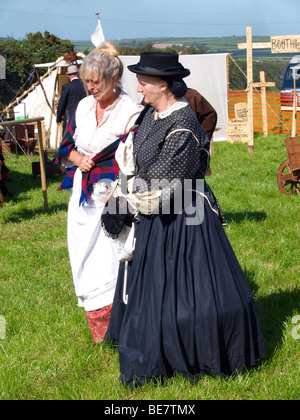 Deux dames en vêtements de l'ouest américain. Banque D'Images