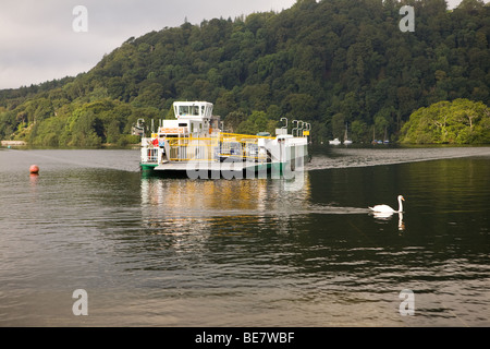 Le Canard colvert, le ferry qui traverse le lac Windermere Banque D'Images