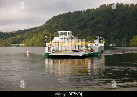 Le Canard colvert, le ferry qui traverse le lac Windermere Banque D'Images