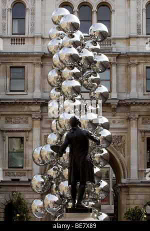 Anish Kapoor's grand arbre et l'oeil Sculpture Royal Academy Londres Banque D'Images