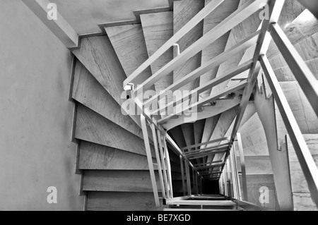 Escalier intérieur architecture. Noir et blanc. Banque D'Images