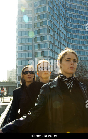 Trois femmes d'affaires en milieu urbain, close-up Banque D'Images