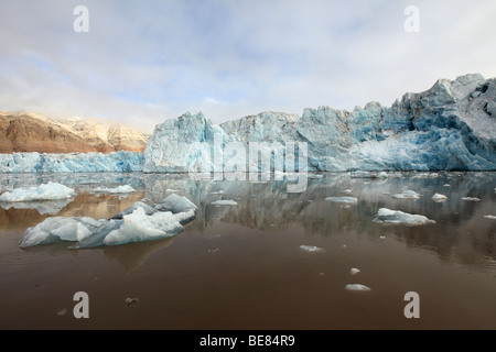 La fonte des glaces d'Arctic Glacier au Svalbard KongsFjorden Banque D'Images