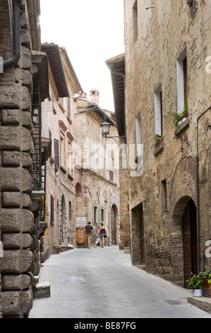 Rue de la vieille ville, Montepulciano, Toscane, Italie Banque D'Images