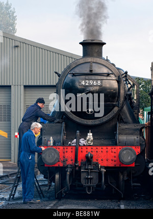 Locomotives à vapeur en cours de préparation dans les voies latérales à brignorth gare sur la Severn Valley Railway Banque D'Images