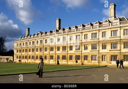 Clare College de Cambridge, façade sud vu de la pelouse en face de King's College. Banque D'Images