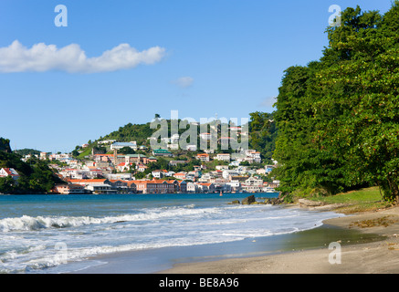 Antilles Caraïbes Grenadines Grenade St George St George's Carenage bâtiments sur hill vu de Pandy Plage à Port Louis Banque D'Images