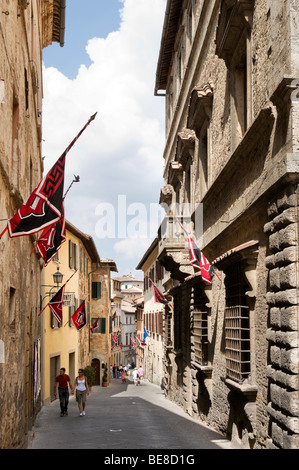 Le Corso, la rue principale de la vieille ville, Montepulciano, Toscane, Italie Banque D'Images