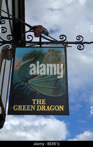 Inn signe, le Dragon vert Pub, Broadgate, Lincoln, Lincolnshire, Angleterre, Royaume-Uni, Europe Banque D'Images