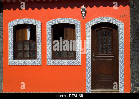 Chambre avec carrelage portugais typique, Cananeia, Sao Paulo, Brésil Banque D'Images
