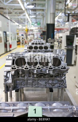 Aston Martin V8 Aston Martin, usine de moteurs à Cologne, Rhénanie-Palatinat, Allemagne, Europe Banque D'Images