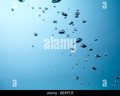 Bulles d'oxygène à la surface de l'eau Banque D'Images