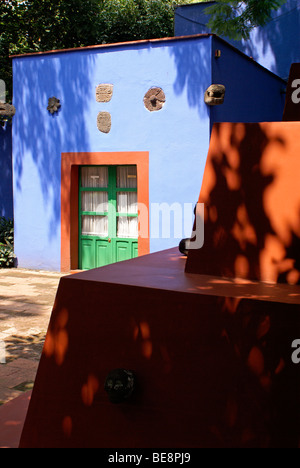 Cour Interir au Museo Frida Kahlo, également connu sous le nom de la Casa Azul, ou Blue House, Coyoacan, Mexico City Banque D'Images