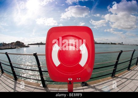 Life bouy par mer Banque D'Images