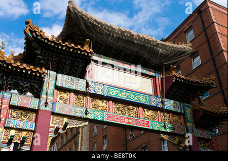 Chinese Gate sur Faulkner Street dans le quartier chinois, Manchester, Angleterre Banque D'Images