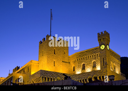 Le Palais du Prince de Monaco au crépuscule d'Azur, Monaco, Palais Princier. Banque D'Images