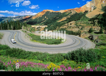 Des virages en épingle sur la route 550 à Red Mountain Pass, montagnes San Juan, entre Ouray et Silverton, Colorado, USA Banque D'Images