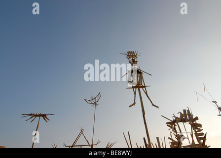 Sculptures en bois et de l'installation sous la forme d'oiseaux et des chiffres sur l'Elbwiese prairie pour la Fête du Vin, Altk Radebeul Banque D'Images