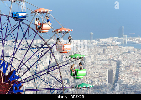 La Grande Roue Panoramique en parc d'attractions du Tibidabo. Barcelone Espagne. Banque D'Images