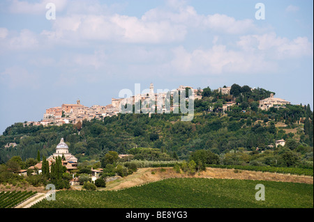 La ville de Montepulciano colline toscane, Toscane, Italie Banque D'Images