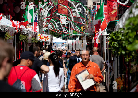 La vente de son restaurant de fête de San Gennaro Festival dans la Petite Italie de New York City Banque D'Images