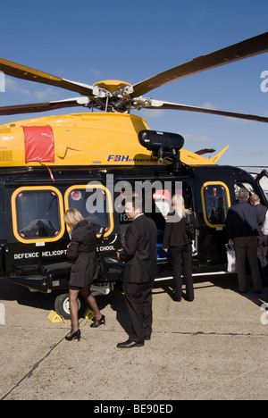 L'hélicoptère AW139 d'AgustaWestland ZR327 de la Défense Helicopter Flying School au salon Helitech Trade Show Duxford Angleterre Royaume-Uni Banque D'Images