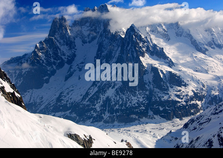 Dans la Vallée Blanche vallée, vue sur la mer de glace et l'éventail des Mt Aiguille Verte, Chamonix, Haute-Savoie, Fran Banque D'Images
