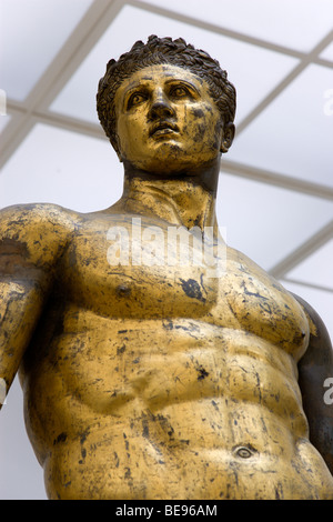 Italie Rome Lazio Palazzo dei Conservatori Musée Capitolin avec bronze doré Statue d'Hercule du Forum Boarium. Banque D'Images