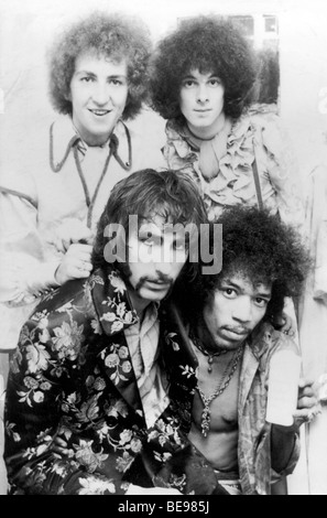 ARTHUR BROWN avec l'expérience de Jimi Hendrix backstage au Saville Theatre, Londres, en octobre1967. Voir la description ci-dessous Banque D'Images