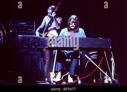 SOFT MACHINE - groupe de rock britannique de 1972 avec Hugh Hopper à gauche et Mike Ratledge sur clavier Banque D'Images