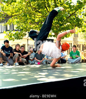 Breakdance jeunes Jour de Chesterfield Derbyshire 2009 Danse Festival de danse annuel avec divers styles de danse sur show Banque D'Images