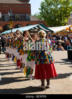 Journée de la danse 2009 Chesterfield Derbyshire Festival de danse annuel avec divers styles de danse le spectacle dans les villes place du marché Banque D'Images