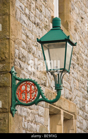 Vieille lampe à la gare édouardien restauré à Grange Over Sands, Cumbria. Banque D'Images