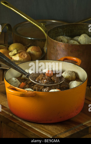 Ragoût de boeuf et de raviolis traditionnels UK Banque D'Images