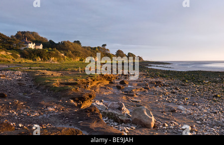 Lumière du soir sur la plage à Silverdale, La Baie de Morecambe, Lancashire Banque D'Images