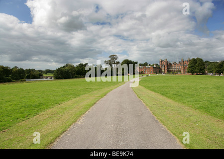 Situé à Siddington, Capesthorne Hall est un bâtiment du xviiie siècle de style jacobéen maison seigneuriale et est un bâtiment classé Grade II*. Banque D'Images