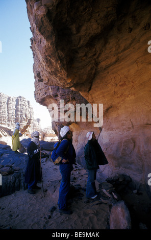 Rockpainting préhistorique au Tassili n'Ajjer dans le massif du Tassili, dans le désert du Sahara dans le sud de l'Algérie Banque D'Images