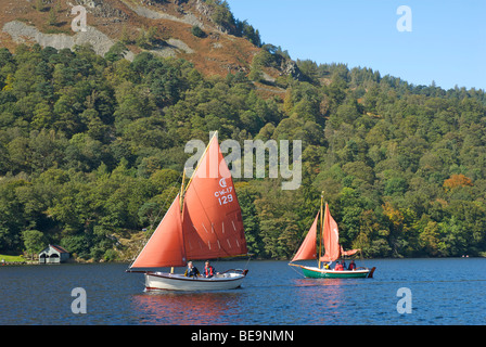 Bateaux à voile sur Ullswater, Parc National de Lake District, Cumbria, Angleterre, Royaume-Uni Banque D'Images