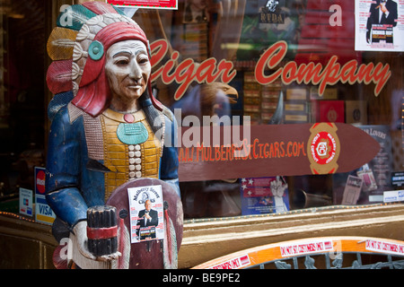 Mulberry Street Cigares Company dans la Petite Italie de New York City Banque D'Images